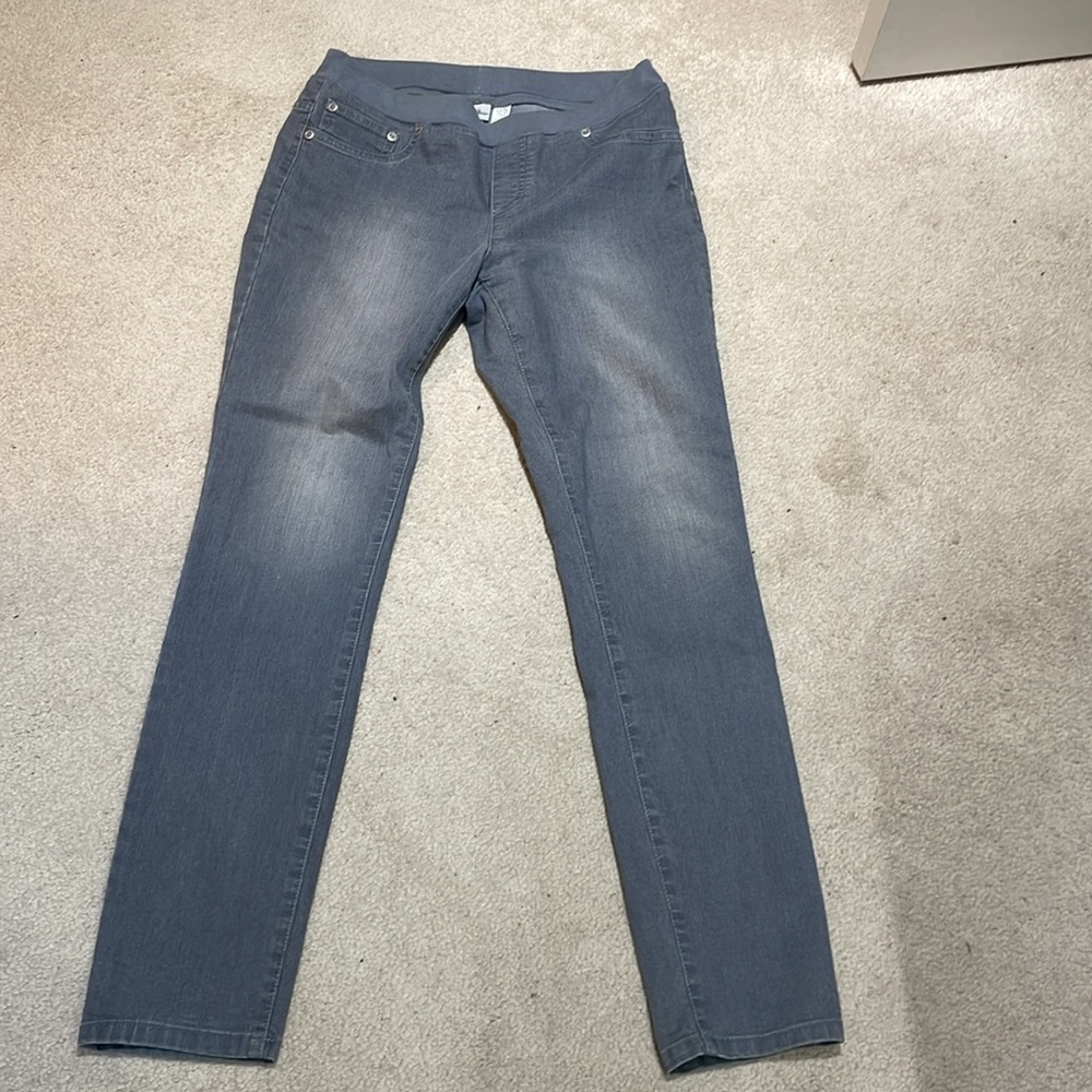 PLATINUM PULL ON GRAY PANTS Chicos  size 0.5 NWOT
